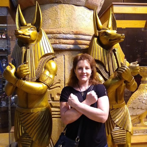 Meet your Posher, Lisa Marie - Picture 2 of 5